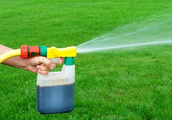 Can You Use Liquid Nitrogen Fertilizer in a Hose Sprayer?